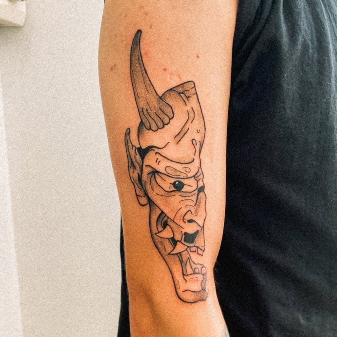 Tattoo de ontem pro Pedro. Bom demais fazer uma das coisas que amo nas pessoas que amo. Obrigada pelo incentivo e apoio de sempre! 🤍