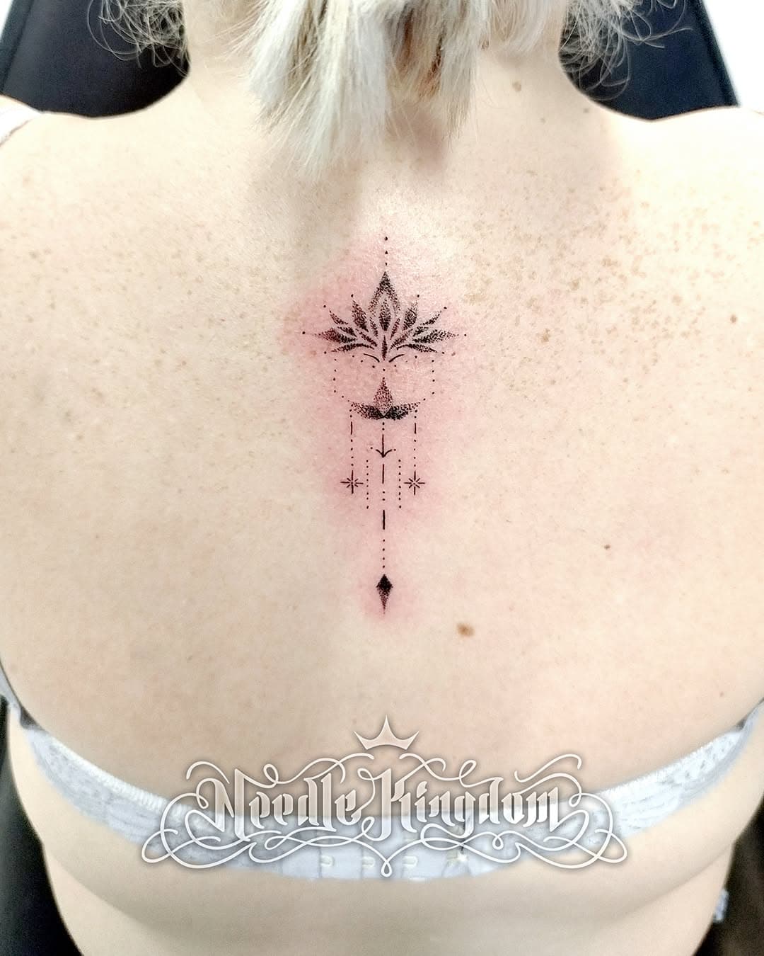 Tattoo Minimaliste Dotwork🔱

#tattoodo #tatuajes #inkaddict #inkstagram #art #ink #inked  #inkedup #bodyart #instatattoo #inkedgirls #womantattoo #inkedgirl #girlwithtattoos #tattoogirl #tattoogirls