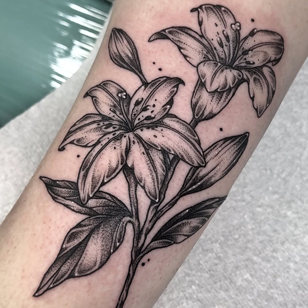 lilies🖤

*BOOKS OPEN*
made using @magicmoon_tattoo_supply @emalla.official & @mothtattoosupplies cartridges🌛
sponsored by @inkdoctortattoo 🌱

🌿 to book, email 
lilybeantattoos@gmail.com🌿

Gravity, 17 Bridge Street, LU7 1AH

#lilybeantattoos