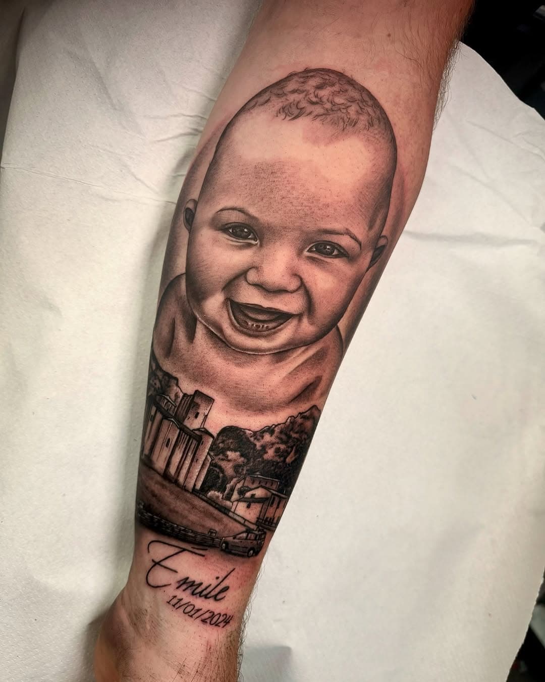 Retrato - Realizado en @seventeamtattoostudio con agujas @bully.cartridge ¿Que os parece? Deja tu comentario y un buen like!! Se agradece!!

#tattoo #realismotattoo #retratotattoo #thebesttattooartists #tbsta