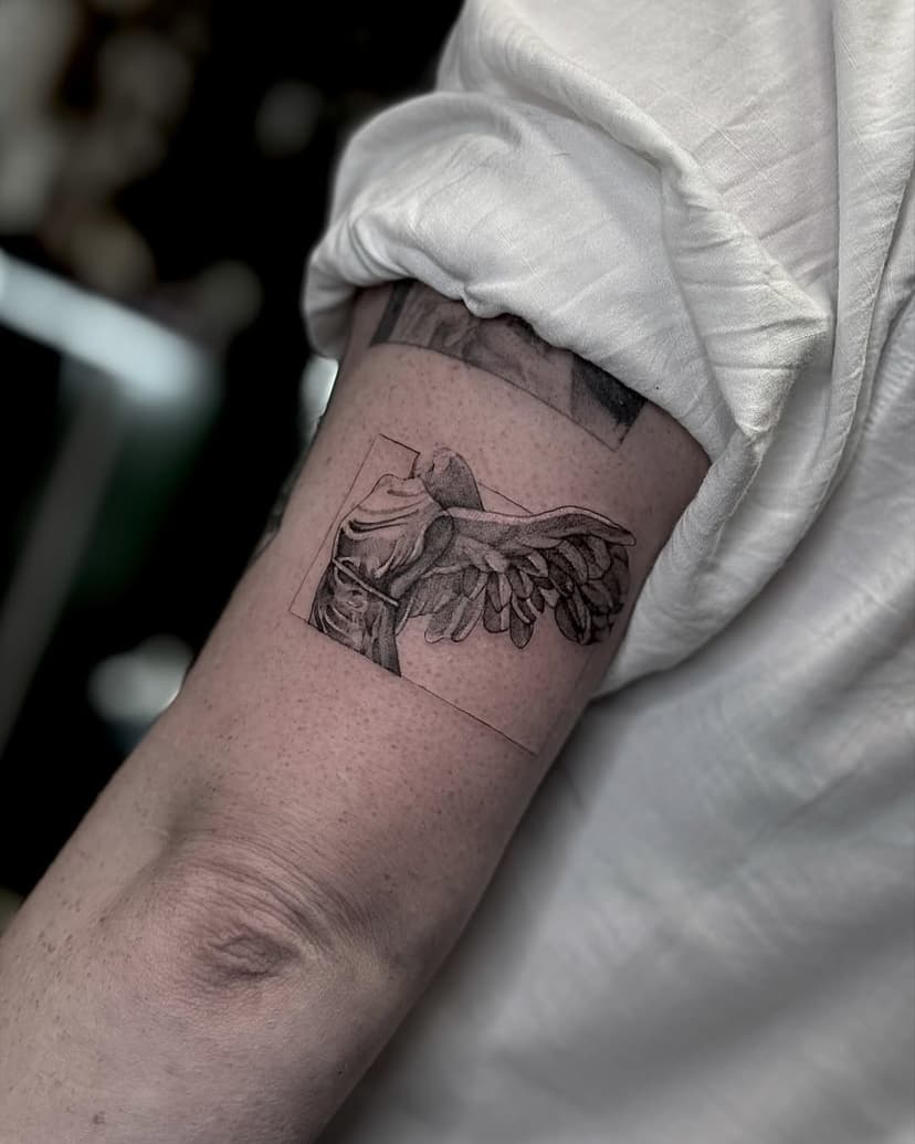 FINELINE/GRAPHIC TATTOO IN PARIS 
.
.
.
.
.

#realismtattoo #microrealism #finelinetattoo #blackworktattoo #blackwork #tattoodesign #tattooart #tttism #tattooflash #realism #3rItattoo #3rl