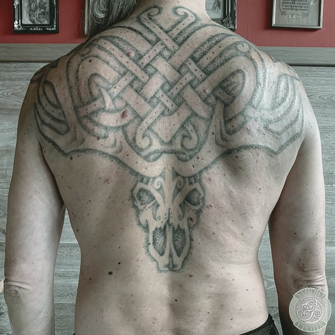 Years ago, I started this backpiece for Lennart. There was only a small part left to finish, and recently we finally completed it. Back then, I was still working with the machine, so the linework was done with the machine. The rest is hand poked.
.
.
.
.
.
#studioepona #backpiecetattoo #nordictattoo #celtictattoo #skulltattoo #rotterdamtattoo #handpokeartist