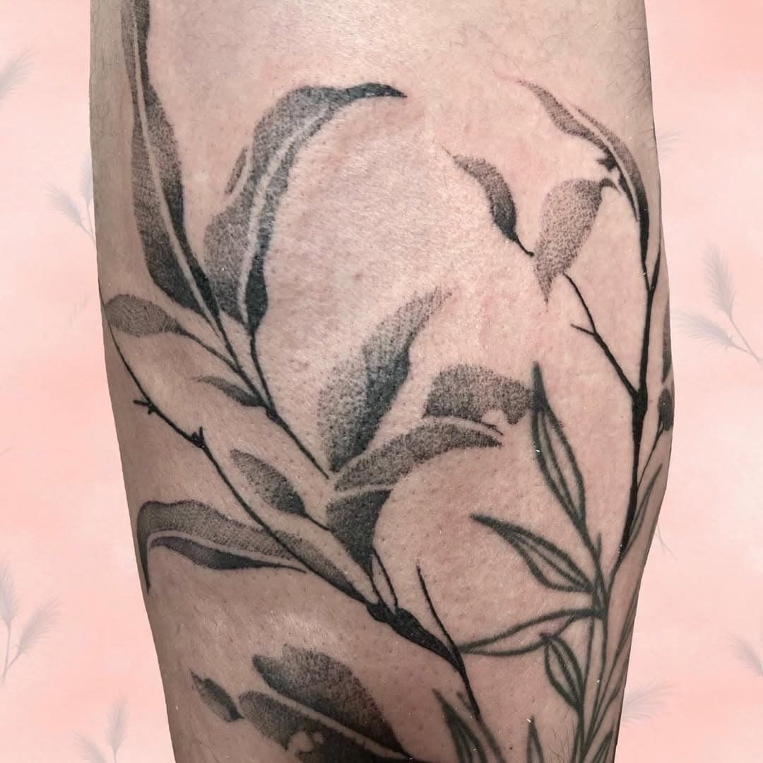 ❋ Végétal ❋ Merci @nicolasgrgd pour ce projet ツ
.
.
.
#vegetal #vegetaltattoo #flowertattoo #annecyink #annecytattoo #annecytatoueur #tattooannecy #inkannecy #genevatattoo #floraltattoo #matow #matowtattoo