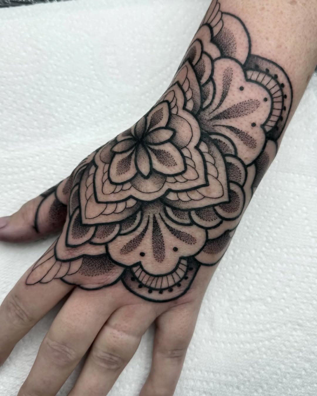 Hand mandala today for @tmbyrne72, I always really enjoy tattooing hands. Dm me if you’d like to book in for something like this. #handtattoo #handtattoos #mandala #mandalatattoo #dotwork #dotworktattoo #btattooing #geometrica #geometripsmall #geometrip #geometrictattoo #blackworktattoo #blackworktattoos