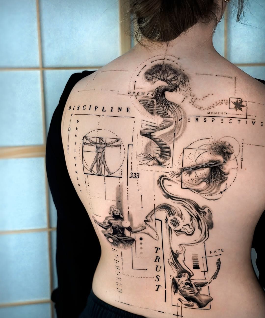 .
• M o o d •

Eins meiner aufwändigsten rücken Konzepte über drei Tage hintereinander als ich zu Gast in Düsseldorf war.
Sehr intensive Erfahrung für mich aber auch für sie da es ihr aller erstes Tattoo war, großen Respekt sich direkt in so ein großes Projekt zu stürzen, das ist eher seltener.

Bei Fragen und Termin anfragen, 
schaut auf meiner Homepage vorbei 👉
www.Concept-Tattoo.de

Sponsor 
@emalla.official 

#backtattoos #finetattoos #abstractart #abstracttattoos #geometrictattoos #geometrictattoodesign #microrealism #blackandgreyink #meaningfultattoos #backpiece #treetattoo #blacktattooing #dotartwork #lineartwork #storytellings