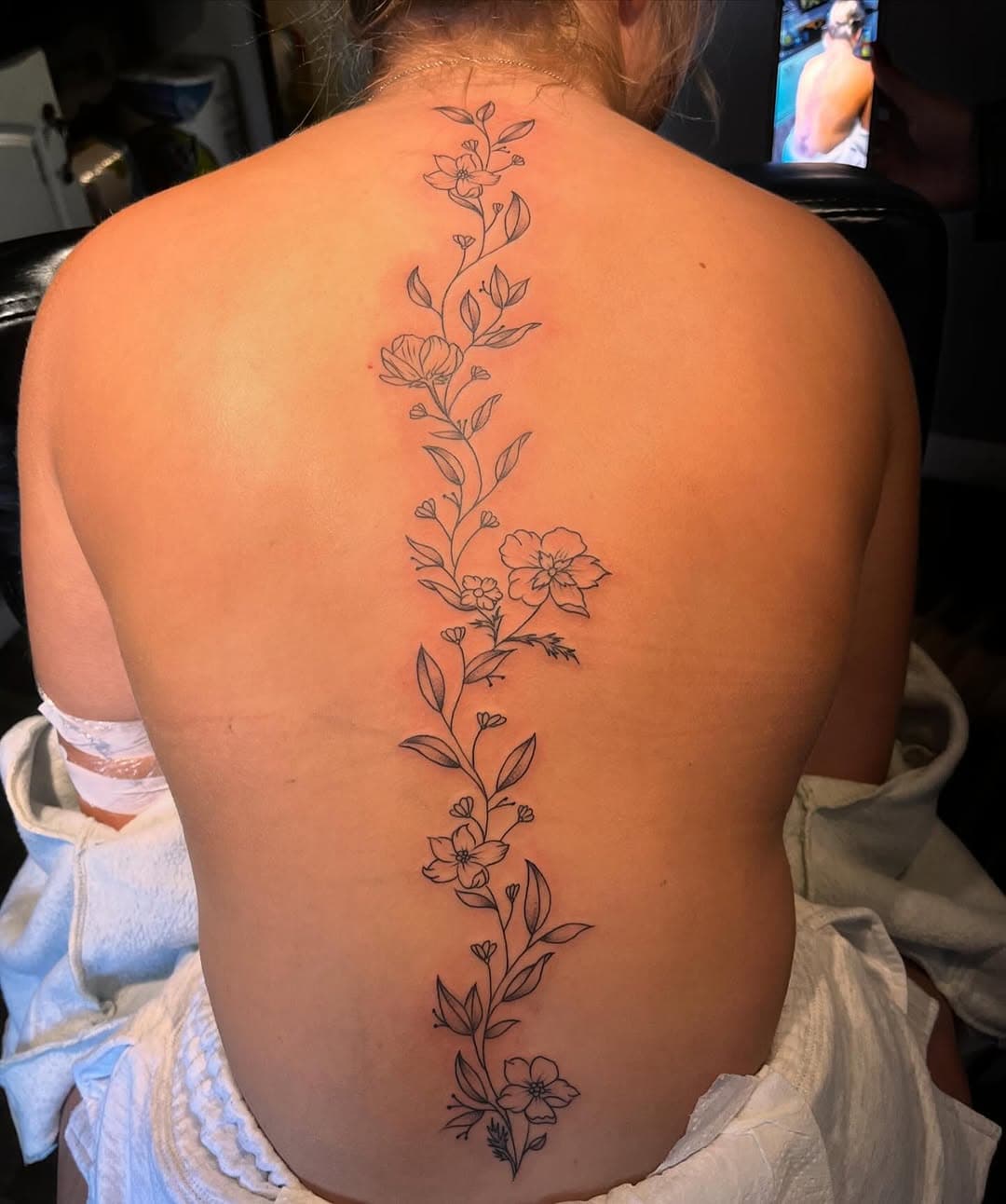 #tattoo#flowers#spinetattoo