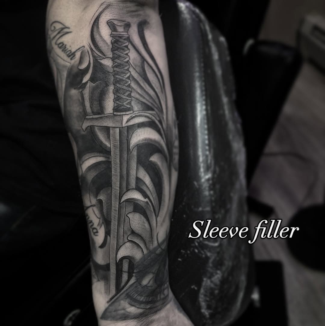 Some sleeve filler 🗡️ 
Appointments available on my booking page 🖤
#tat #tattoo #tattoos #tattooed #sleeve #tattoosleeve #Sleevefiller