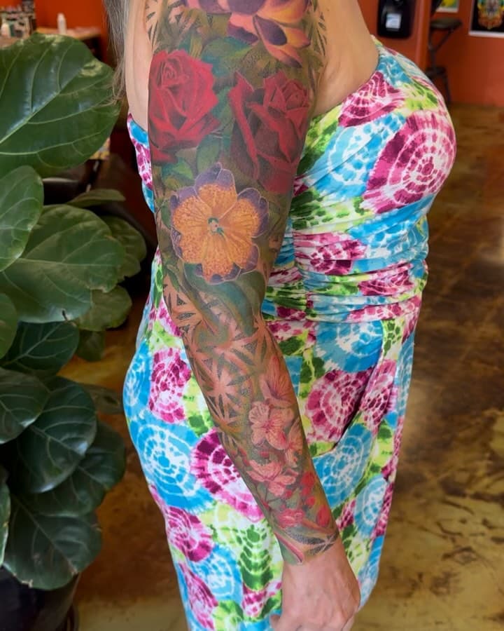 💐 
Tattoo Avenue
5637 E Broadway
Tucson, AZ
.
.
.
#tattoo #tattooavenue #tattooavenuetucson #tucson #tucsontattoo #tucsontattooartist #tucsontattooshop #tucsonarizona #tucsonart #tucsonartist  #arizonatattooartist #color #colortattoo #colortattooartist #flowers #flowerstattoo #flowertattoo #flowertattoosleeve #geometry #geometric #geometrictattoo #girlswithtattoos #girlytattoo #rose #rosetattoo #colorsleeve