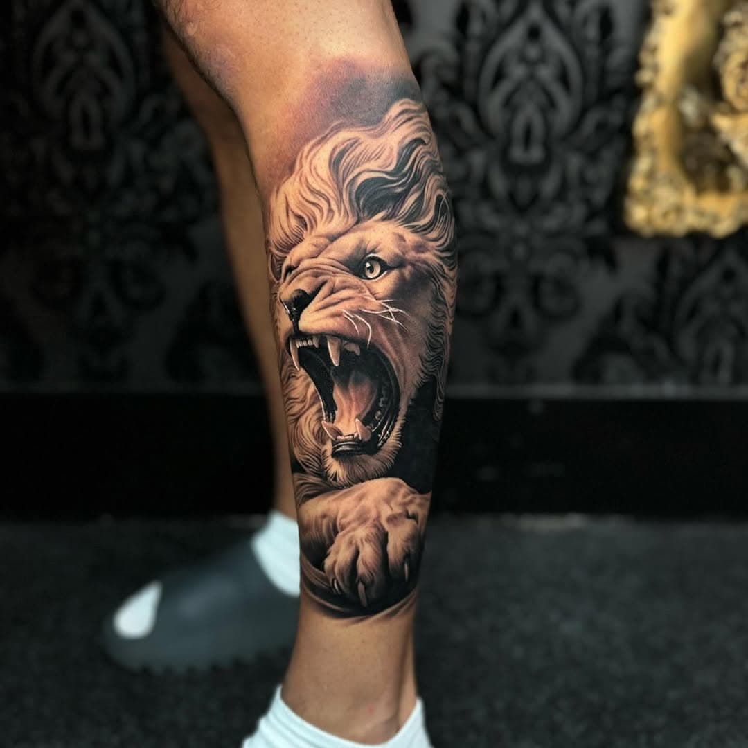 🦁🦁🦁
.
#tattoo #tattoos #ink #realism #lion #liontattoo #legtattoo #skinart #blackandgreytattoo #blackandgrey