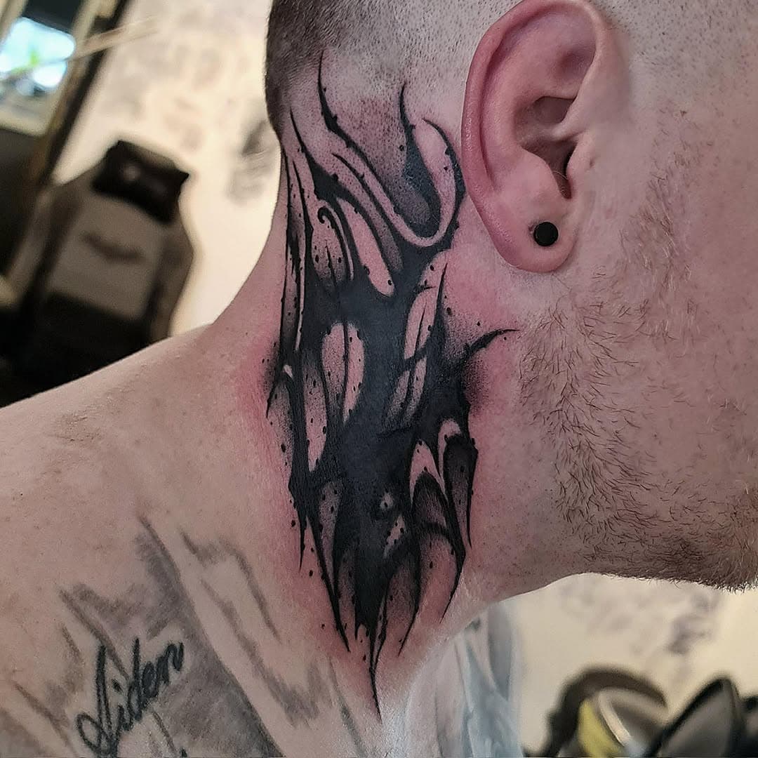 Start of a dark style project, can't wait to add more to this one -also a coverup 🔥🔥 

#tattoo #tattooartist #tattooart #tattooideas #tattoodesign #tattooinspiration #tattoostudio #necktattoo #cybercigilism #cybercigilismtattoo #art #artist #coverup #coveruptattoo #tatt #love #banbridge #northernireland #ireland