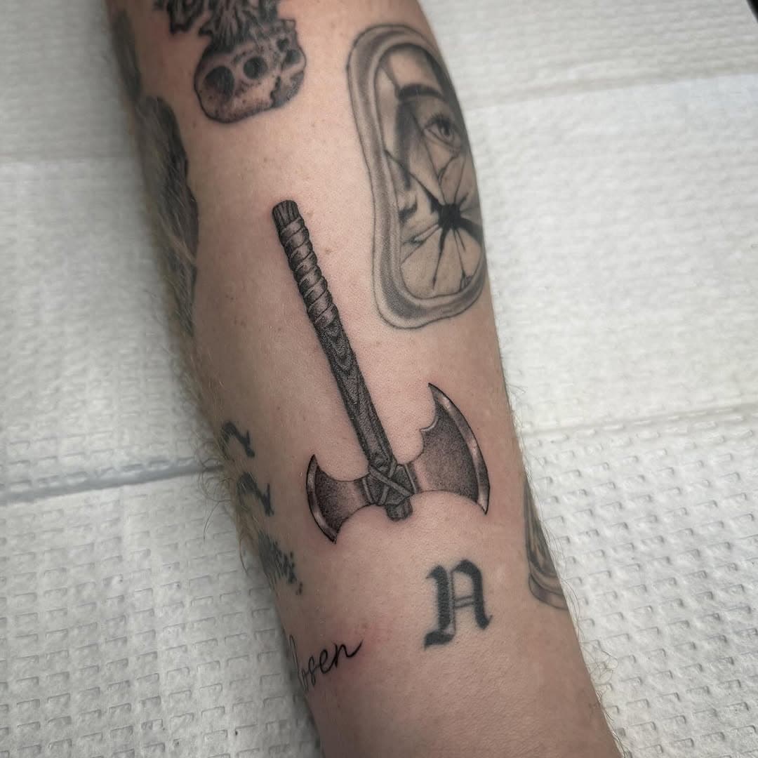 Axe by @skirms DM him for appointments
.
.
.
.
.
#tattoo #losangeles #losangelestattoo #tattooartist #finelinetattoo #blackandgreytattoo #bnginksociety