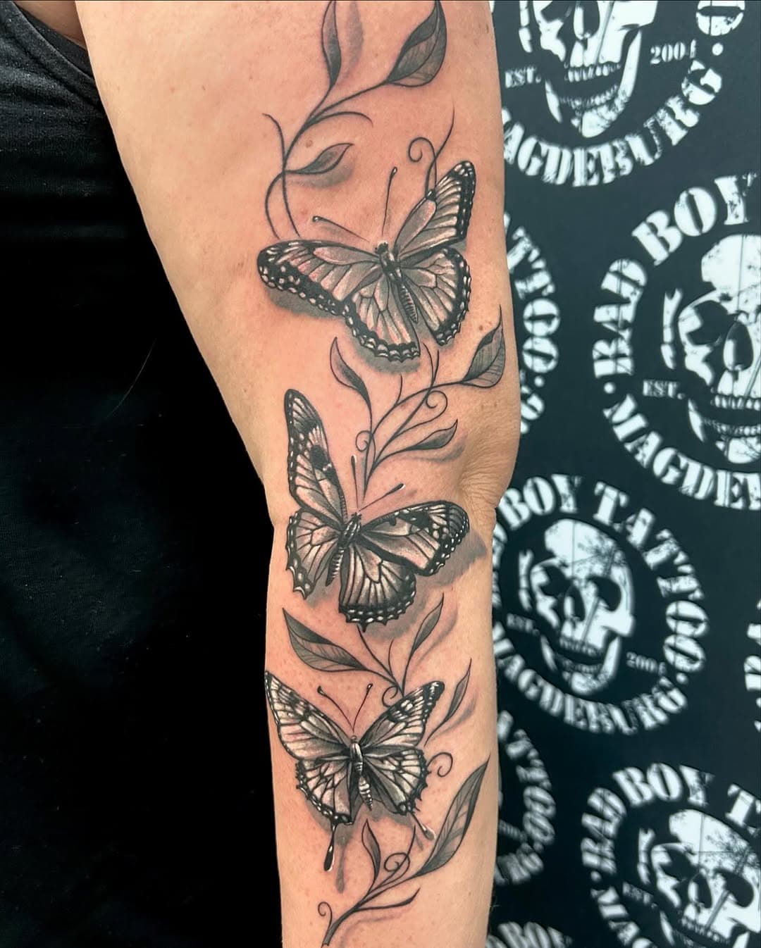 #tattooartist #andreasguder #badboytattoomagdeburg #39tattoostudios #magdeburg #tattoo #tattoos #ink #inked #butterfly #schmetterling #schmetterlingtattoo #finelinetattoo #girltattoo #tattooart