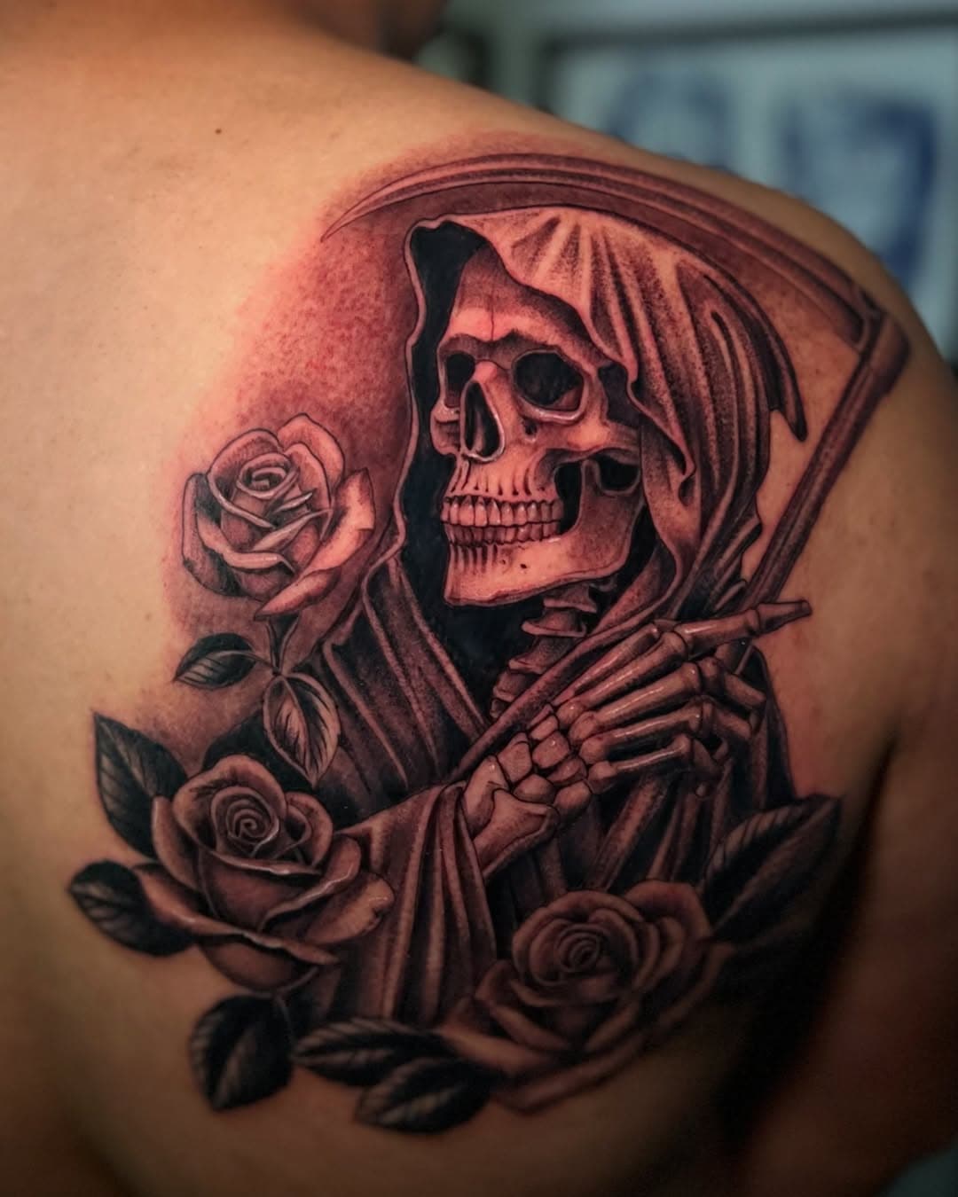 Reaper ☠️& roses 

#tattooist #tattooart #tattooink #tattooideas #tattooer #skulltattoo #reapertattoo #rosestattoo #blackngrey #blackngreytattoos #blackngreyart #blackngreytattoos #sombragrays #negroysombrastattoo#sombragraysink