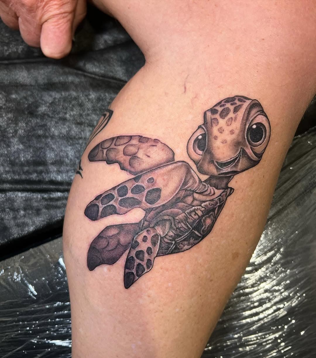 Such a cool piece to do Squirt from #findingnemo @loveandchaostattoogallery using @_numb_skulled @numbuptattoo @irikolor @criticaltattoosupply @melbournetattoosupplies @dynamiccolor  @tattooconnect @allinked @sullenaustraliaofficial @inkers_downunder @inkedaustralia  @worldwideinkmag  @worldwideink_  @inkmoneyaus #inked #tattooideas #realistic #realistictattoo #realism #realismtattoo #tatts #tattoos #tatted #tattooist #tattooart #tattooartist #colouredtattoo #tattoosofinstagram #tattsofinstagram #ink #blackandgreytattoos #sunshinecoasttattoo #sunshinecoasttattooist to #sunshinecoastartist #noosatattoo #noosatattooist #noosaheads #peregiantattoo #peregianspringstattooartist