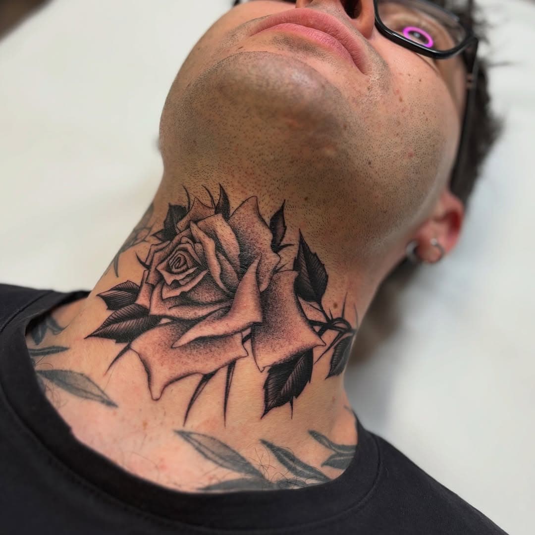 🌹 👨🏻‍🔬
Done at @driptattoohome 
All day 
Dm to book 🫶🏼