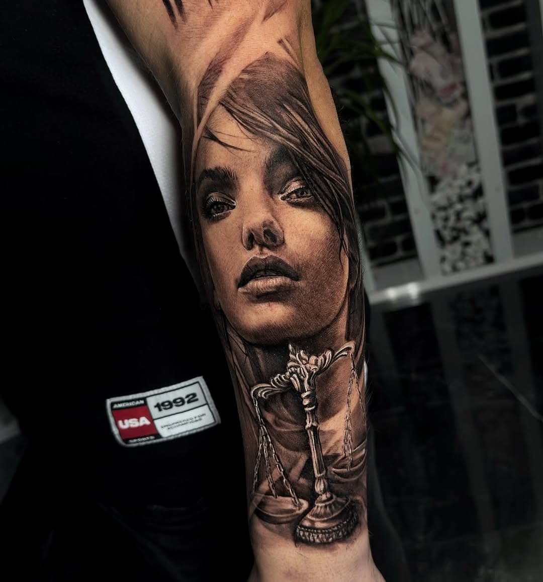 Justice portrait tattoo 🖤
Artist: @badass.tattoo 

For @danjo_bremen 💪

#tattooportrait #portraittattoo #tattooantalya #tattoorealistic #tattoowoman #tattooartist #tattoostyle #tattoojustice #justicetattoo