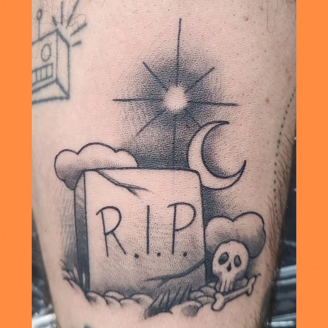 Headstone piece from @drvodkatattoos flash
•
Schedule your own appointment with David at americantattoostudios.com 
Or stop in to check out his available designs 
•
#drvodkatattoos #americantattoostudios #clevelandtattooartist #halloweentattoo #blackandgrey