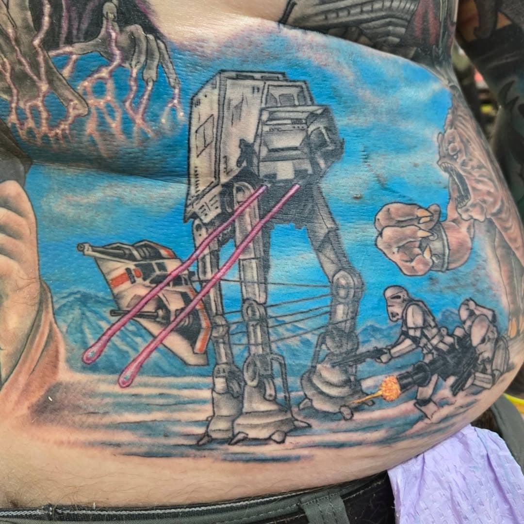 So much fun! Thanks @taft.ryan #tattoosbyrobyoung #teamalteredri #starwarstattoo #loyaltothecoil #maytheforcebewithyou #blackandgraytattoo #cooltattoos #colortattoo #empirestrikesback #work #lovewhatyoudoandneverworkadayinyourlife #nofilters #takeittothegrave