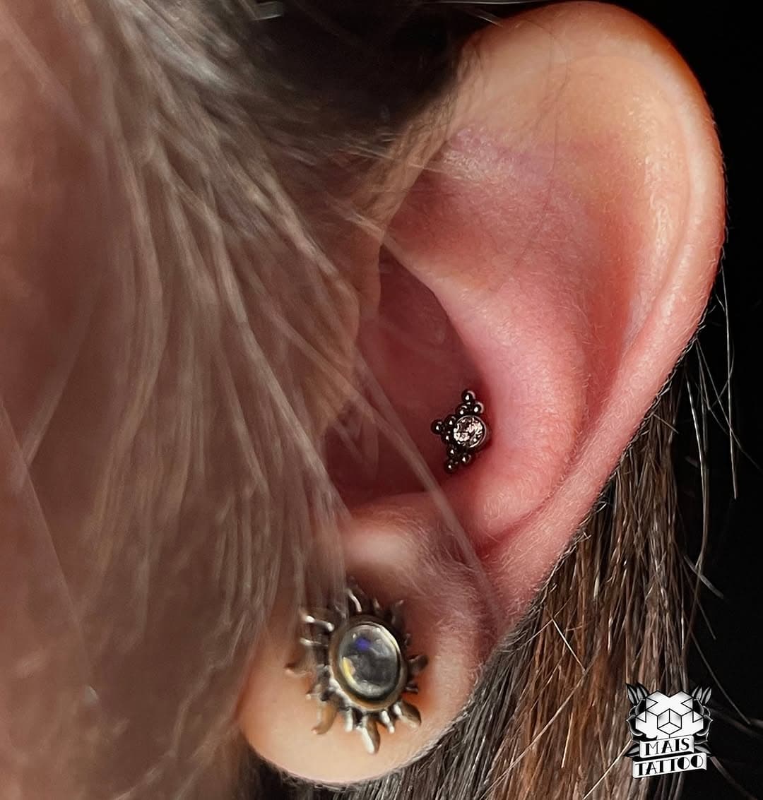 Aquele detalhe que faz toda diferença! 
Conch piercing , brilho e delicadeza na média certa. 

.
.
.
📱Orçamentos e agendamentos via WhatsApp, link na bio.
. 
.
.
⏰ Seg a Sáb das 11h às 19h
📍Mag Shopping - 2º piso
📲 (83) 3206-0095 ou 98679-5664 (WhatsApp)
.
.
#maistattoo #maistattoojp #maistattoostudio #magshopping #joaopessoa #manaira #achadodasemana #tattooparaiba #tattoo #piercing #conch #safepiercing