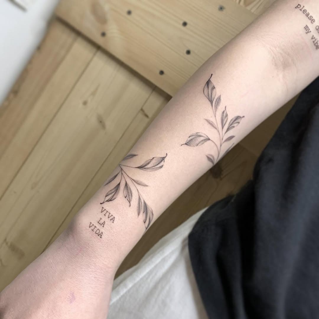 🍃🌿 
Últimas citas disponibles en diciembre! 
ginatptattoo@gmail.com 
oasistattoobcn@gmail.com 
@oasis.tattoobcn 

-
-
-
-
-
#tattoo #flowertattoo#flower#tattooing #tatuajefloral #fineart#tattooflash#tattoos #tatuagem #art #tatuajeflor #tatuajefineline#armtattoo#ink #tatuaje#tatuajemujer #fineline #tatuaje#lineafina#tattoos#tattooidea#tattoodo#hojas #botanicaltattoo#blacktattoo#tattooers #tatuajesbarcelona #leavestattoo #finelinebarcelona #bcntattoo