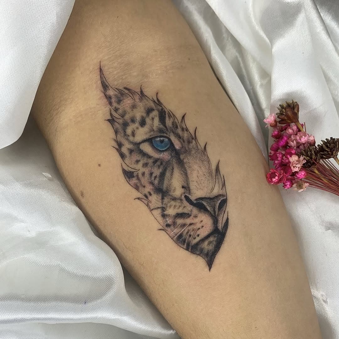 Quem disse que cobertura precisa ser algo grande e todo preto é porque não estuda 🫣, cada dia me apaixonando mais pelas coberturas que estão rolando por aqui 💗✨

Você tem alguma tattoo que precisa cobrir? Me chama para resolvermos juntas essa ideia ✍🏻 

Agenda sempre aberta - link para orçamentos na bio ✨