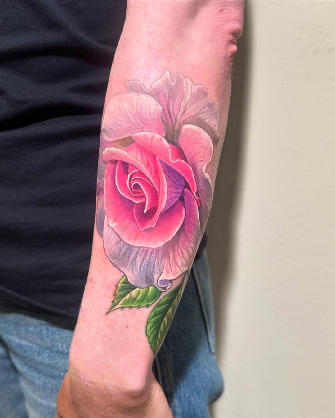 Another 🌹 in the 📚 thank you Kelsey!
Last minute opening tomorrow. 

More info at www.philgarcia.art 

#eightthirtyeightgallery #eternalink #bishoprotary #ohanorganics #hivecaps #philgarcia #nature #tattoos 
@eightthirtyeightgallery_ 
@eternalink @bishoprotary @ohanaorganics @hivecaps