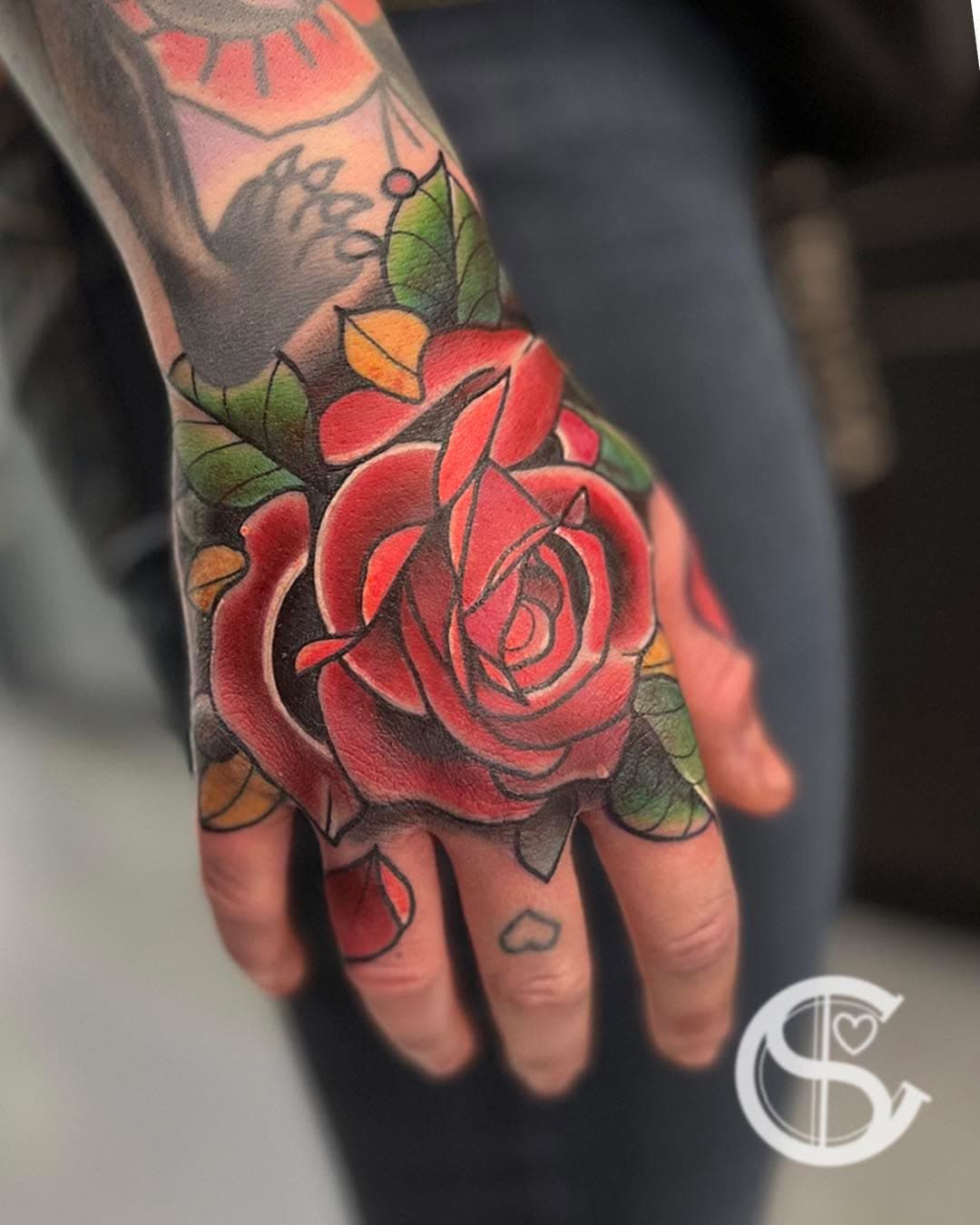 By @carolinesmart_tattoo at Everblack Tattoo Co

Caroline has limited availability left for the rest of the year! Message us to get in before Xmas! 

#traditionaltattoos #colourtattoo #sheffieldtattoo #handtattoo #rose #tattoo #rosetattoo #tradtattoos