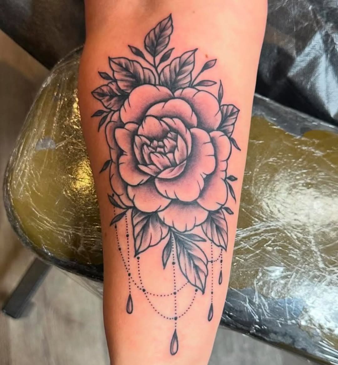 Tattoo by @hillbilly40 #thousandoaks #thousandoakstattoo #palacearttattoo #palacaeart #blackandgreyrose #rosetattoo @palacearttattoo