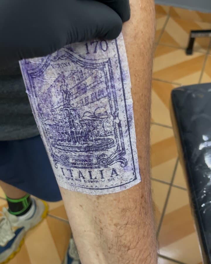 Mini tattoo selo postal de Verona #artinpeli #ink #americana #tattoodelicada #tracofino