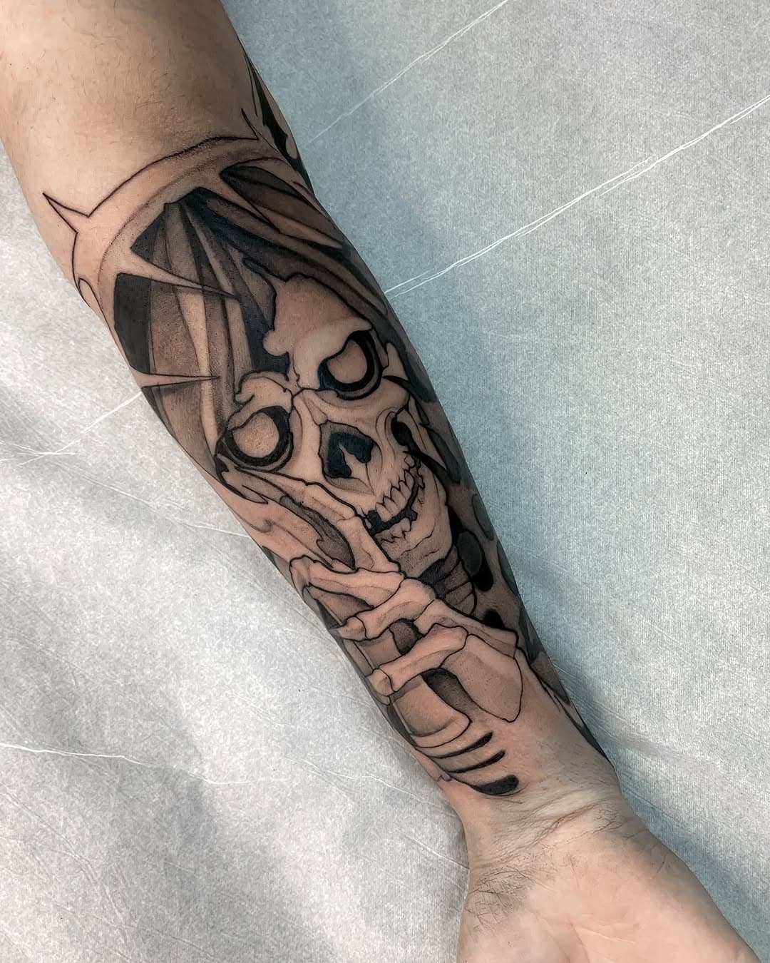 Feita no Artur ✨

Sigo até dezembro com horários disponíveis, depois só ano que vem 🙂‍↕️ 
@tattoosintese 

#blackwork #skull #tattoo #tattoobrasil #blckworkers