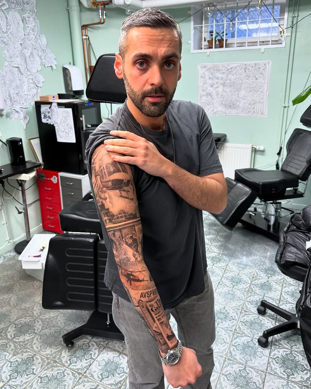 Had the honor of recreating a tattoo I previously did for the filming of Helicopter Heist on Netflix🚁

The original sleeve was made a few years ago and now the the task was to redesigning it as one picture, with new dimensions so that it would fit the briljant actor @ardalanesmaili that portrays my client in the series!✍️

It was a fun challenge and I’m really impressed how the super pros @anders_bratas & @jsrwork made it look so real!💯👏

If you haven’t seen it yet, do it, asap!🎬🔥

The last pictures are from the original tattoo⏭️

Thanks Charbel for the opportunity 

#helicopterheist #netflix #kwadron #kwadronneedles #kwadroncartriges