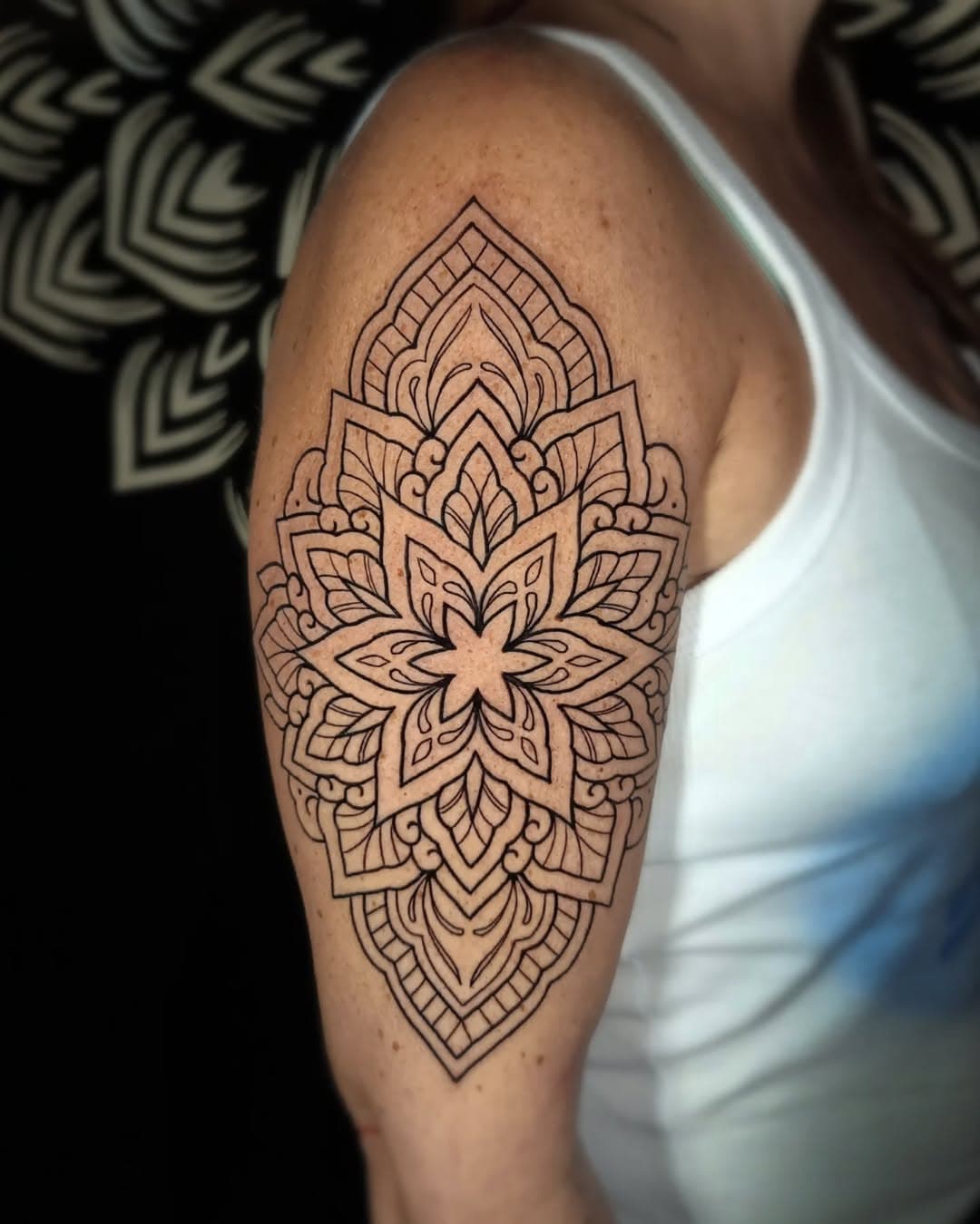 Andamento no projeto com a querida @ana.m.melo.9 🌹🥰

Agenda de Dezembro quase fechada, corra e garanta seu horário! 💥✌️👽

#hstattooart #tattoo #tattooed #tattoos #mandala #mandalatattoo #mandalaart