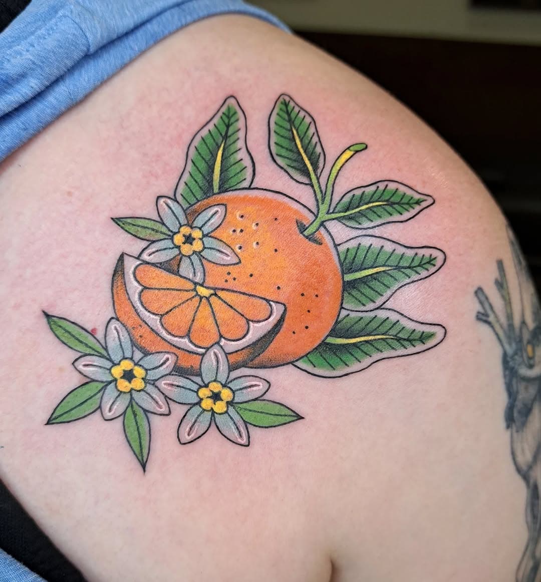 Naranjita y azahar siempre es bien :) Hecho en mi hogar, @mambotattoo ❤️
#mambotattoo #mambotattoosevilla #sevillatattoo #Sevilla #tradtattoos #orangetattoo