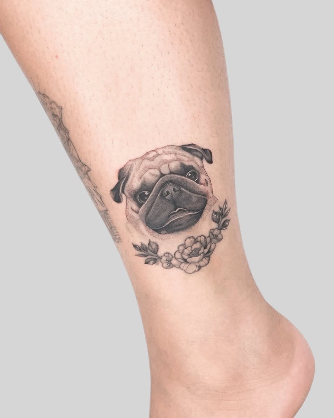 “Dar nova vida a memórias é uma arte em si. 🐾✨ Restaurei essa tatuagem cheia de significado para recontar a história de um amor incondicional. Porque algumas conexões merecem ser eternas — na pele e no coração. 💖 @amandalobato1 

Criação, orçamento e agendamento somente no studio.
🏠Av. Rômulo Maiorana, 815 (Entre Vileta e Humaitá)
📱(91)99250 1243 / ☎(91)3352 3600
📩contato@blackstudio.com.br
💳 Aceitamos cartões de crédito e débito.

#tattooist #intattooistwetrust #tattooshoutouts #inkedmag #tattoo #tattoo2me #tattoodo #tattooistartmag #tattooistartmagazine #inspirationtattoo #getinked #restauracaodetatuagem #fineline