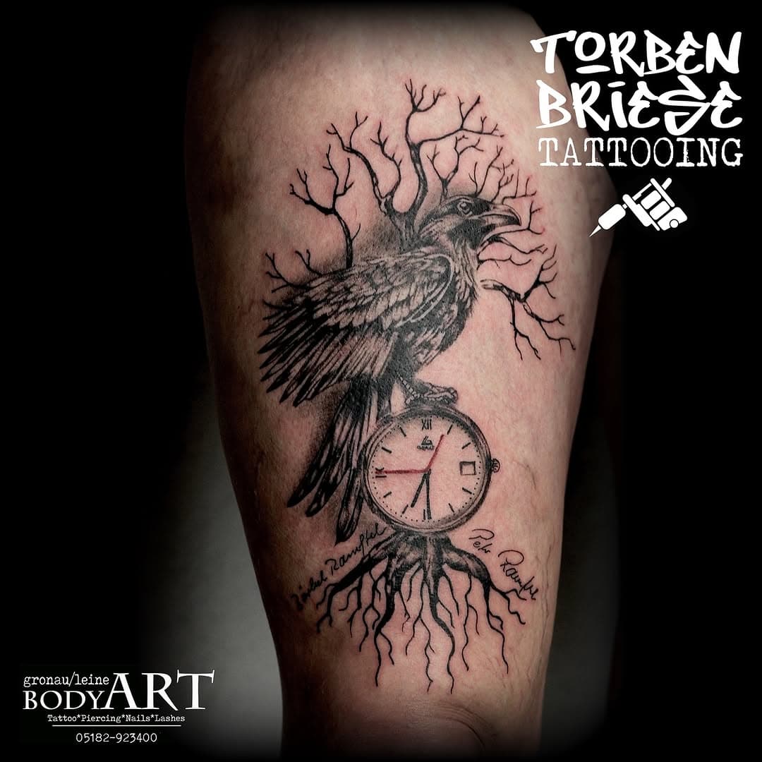 Piepmatz….. Part 1…. Hintergrund folgt nächstes Jahr im Februar.
@bodyartgronauleine @torbenbriesetattooing #tattooed #ink #raven #bird #animal #wildlife #gronauleine #lifestyle #tattoo #leinebergland #gronauleine #clock #tree #raventattoo #momanddad #rip #tattooartist #alfeldleine