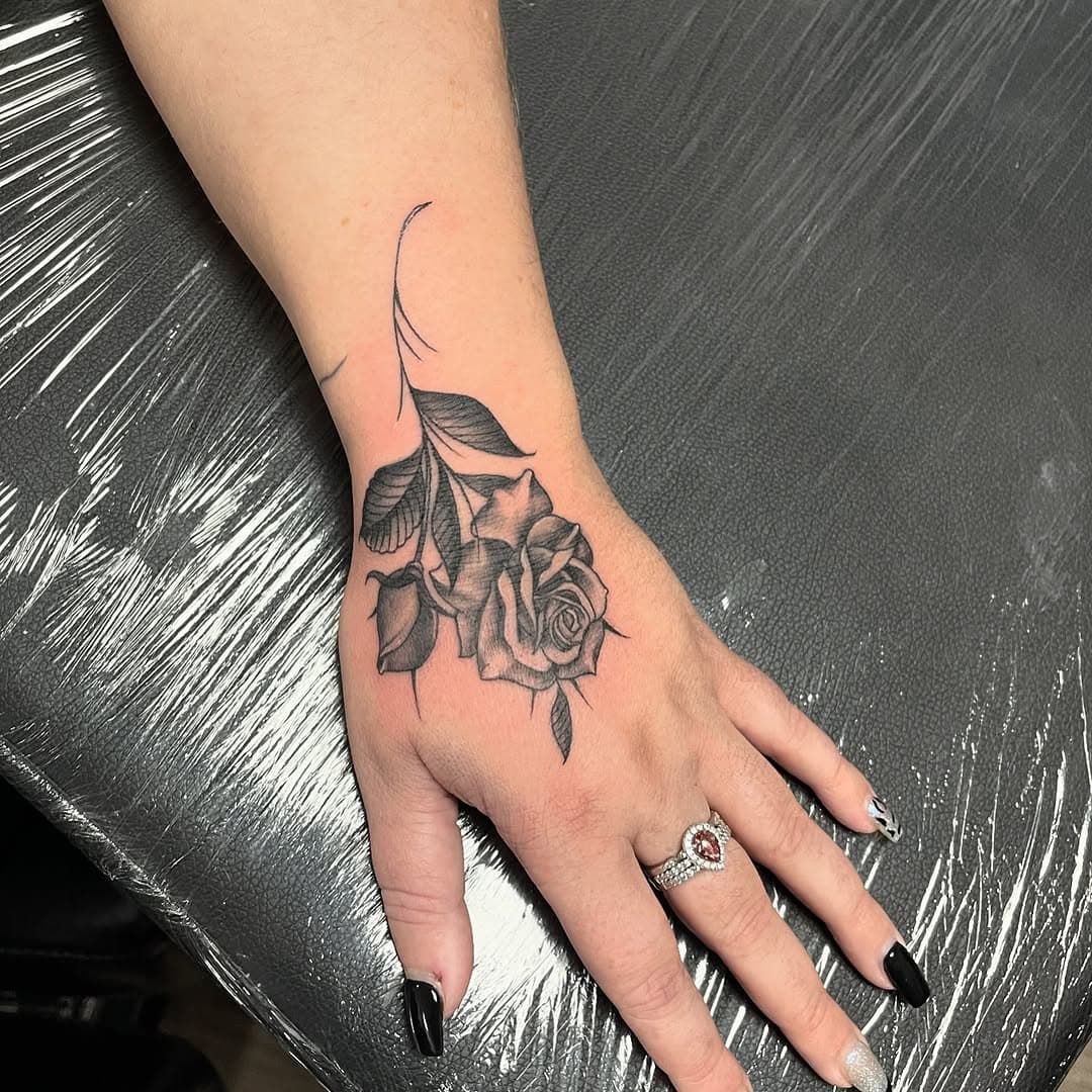 Hand tattoo from this week 🌹
Last dates for February ✌️