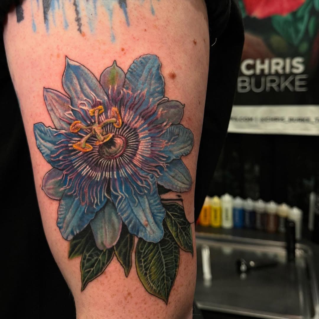 This was the hardest flowers i#Ive ever done. Two days back to back on this, such a good time. And was blessed to do it at the @evergreentattooinvitational with one of the best dudes around @pearjib94 

@devotiontattoomke @ghostlighttattooparlor