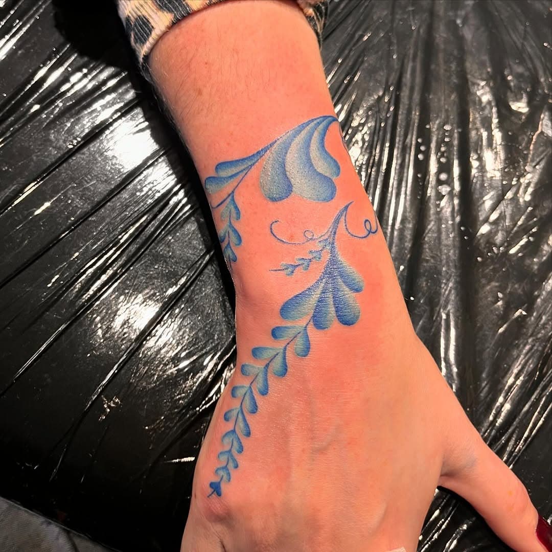 #tattoo#colourtattoo#floral#handtattoo