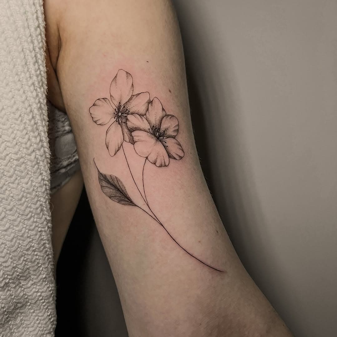 Flash fleur de cerisier réalisé par @korwent_ink 🌸

Une réalisation toute en douceur ❤️

———————————————————————

📍 Retrouvez notre boutique, @labansheehurlante ,pour vos projets piercings et tatouages, sur rdv, au 96 rue Gambetta, 51100 Reims ⚜️

📬 Infos et réservation via son lien @encre_me https://encre.me/korwent_ink également disponible en un clic dans sa bio

———————————————————————

#flowertattoo #sakuratattoo #cherryblossomtattoo #tatouagefleurdeceriser #fleurdecerisiertattoo #dotworktattoo #whipshading #whipshadingtattoo #girlwithtattoos #instadaily #body #instagood #picoftheday #amazing #happy #alternative #alternativegirl #summer #fashion #sun #smile #tattoo #finelinetattoo #reimstattoo #tattooreims #igersreims #tatouagefrance