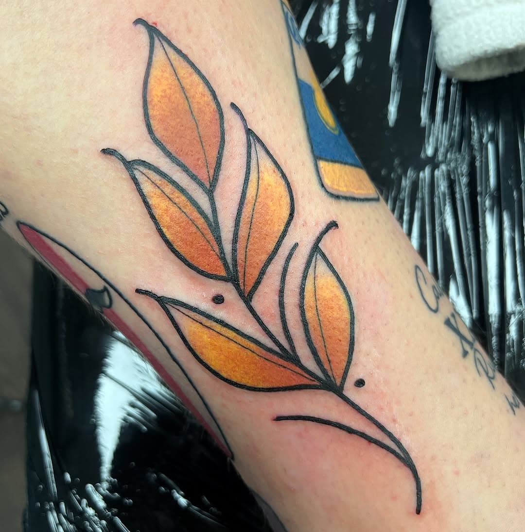 Little bit of a gap filler from the other day 🤘

Sponsored by:
@yayofamilia & @nedzrotary 

#leaf #tattoo #gap #gapfiller #ink #trad #autumn #filler #art #traditionalart #legtattoo #leaves #plant #leafy #empiretattoosandpiercings