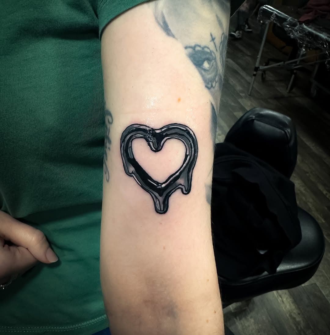 One of the ‘chrome’ designs I did yesterday. 
Just something new to try out and turned out not too bad really. 
If you’d like something similar or one of my designs available send me a DM 

#tattoo #totaltattoo #tattoos #tattooist #tattooart #tattooideas #tattooartist #tattoo2me #tattoostyle #tattoolife #tattoodesign #tattooer #tattooed #tattooflash #tattooinspiration #tattoolove #tattooworkers #flashtattoo #flashworkers