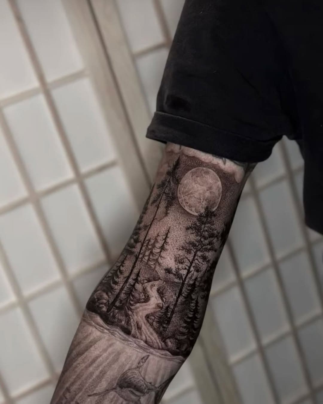DEC & JAN apts available 🗓️ 

➡️ Profile: @mantas5tz 
✉️ Get in touch via DMs or link in bio! —————————————> 
|M A R K E D  O N E|
 TATTOOSTUDIO
—————————————> 
Using the best - @unigloves
#makeyourmark  #tattoos #tattooartist #fineline #finelinetattoos #wraparoundtattoo #foresttattoos