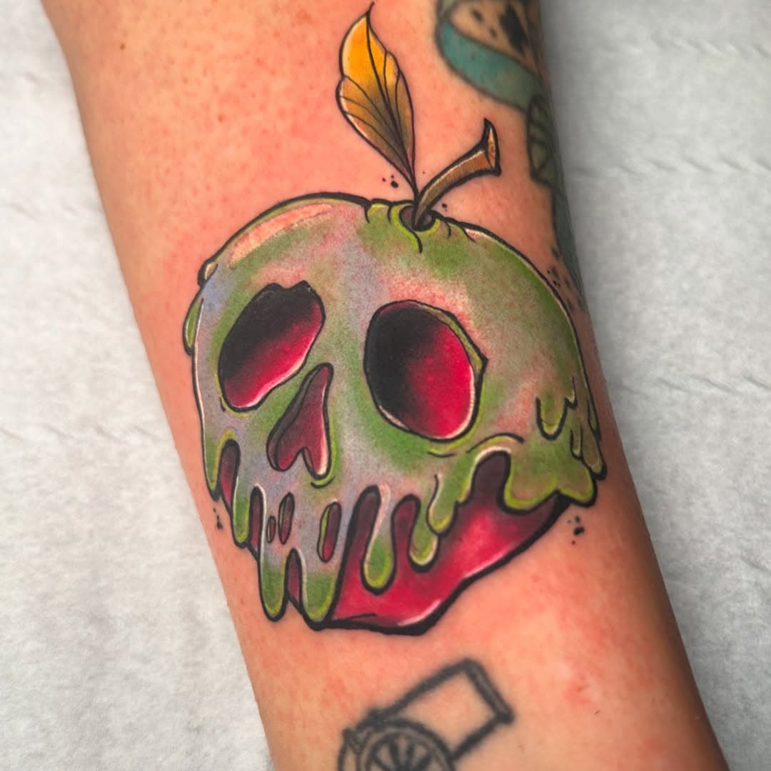 🍎•The Poisoned Apple•🍎 

•For colour Tattoos or Info DM•

📅 December Availability 

 •11-12-18-19-20•

#freehandtattoo #inktattoo #photooftheday #tattooartist #bournemouttattoo #animetattoo #mangatattoo #art #tattoosketch #gamertattoo #sketch #tattoolovers #dotworktattoo #tattoostudio #tattooed #inkedmag #instaart #bodyart #photooftheday #amazingink #tattooist #tattooloveart #blackandgraytattoo #inkedmagazine #tattooinspiration #photography  #instagood #instagram