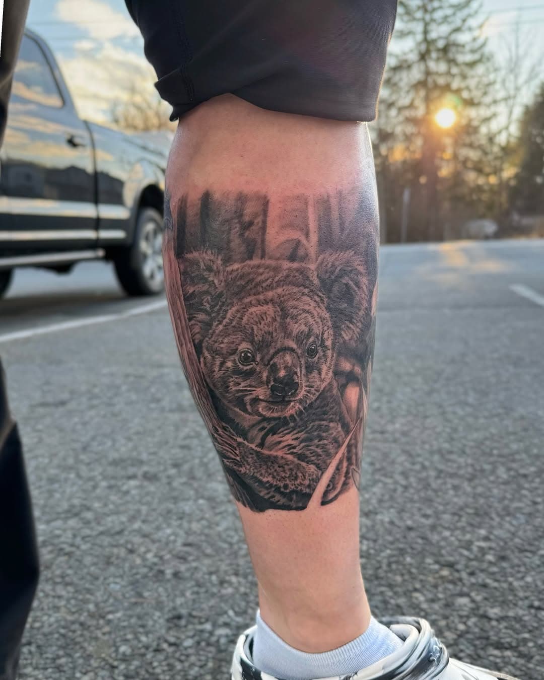 Are you koala-in me crazy?! 🐨
Artist: @jakubnadrowskitattoos
.
.
.
.
.
.
#tattooshop #tattoo #legtattoo #animal #koala #koalatattoo #tattoos #tattooartist #art #blackandgreytattoo #realismtattoo