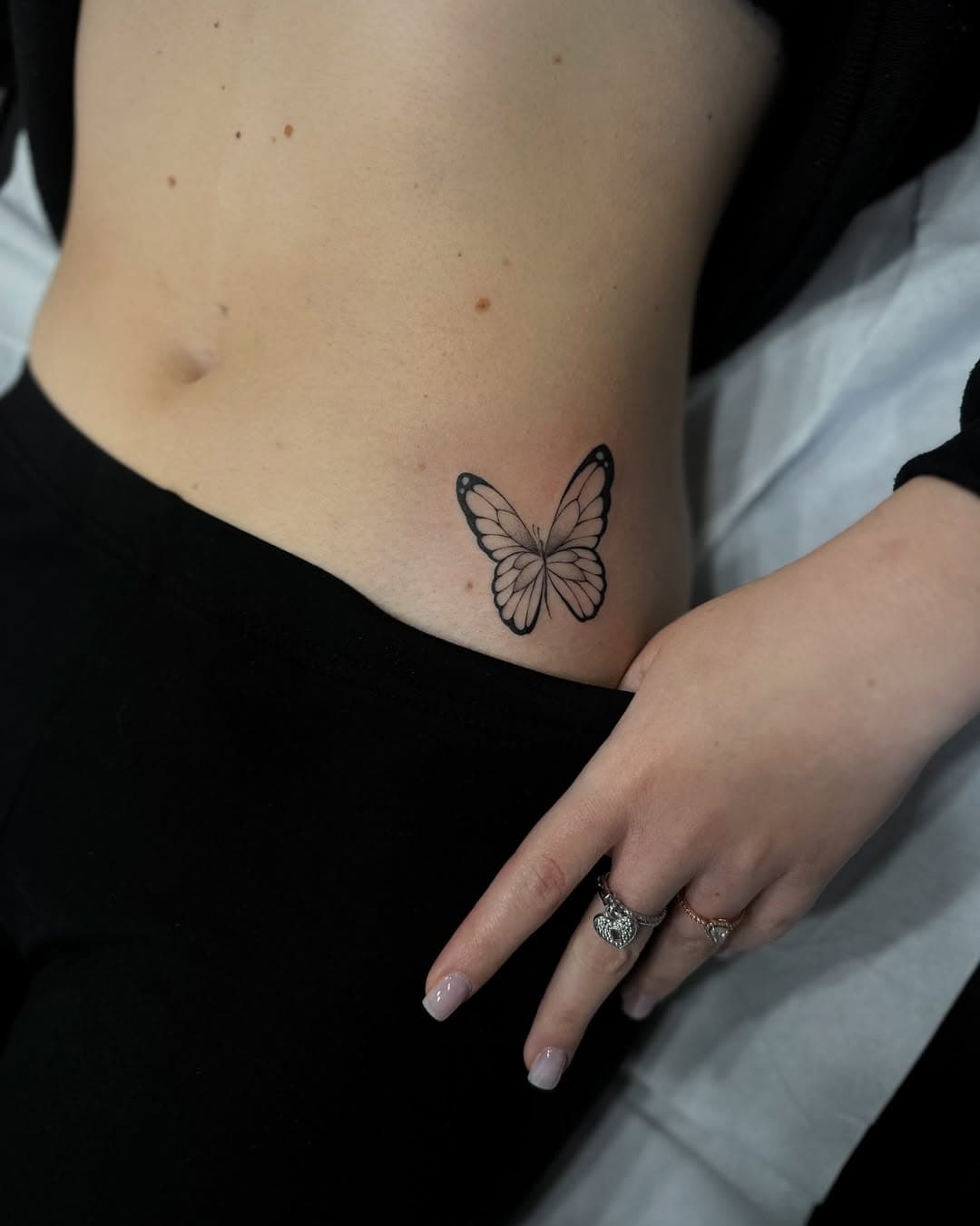 Bueerfly
.
#farfalla #farfallatattoo #mariposa #mariposatattoo #butterfly #butterflytattoo #tatuatoriroma #tatuatoriromani #romatattoo #ostialido #tatuaggio