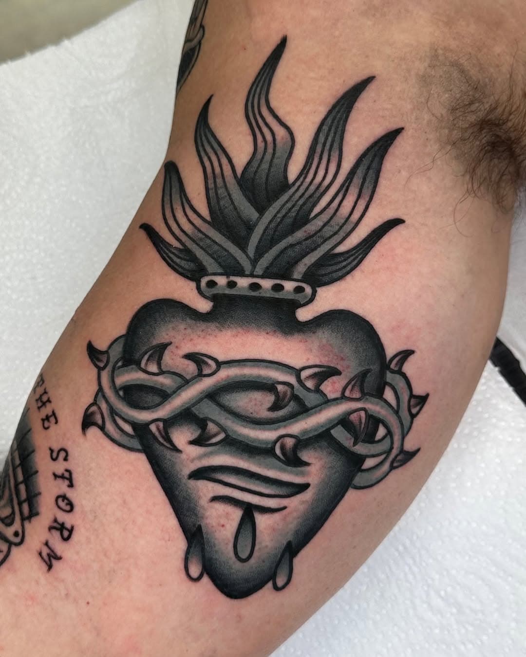 Corazón espinado para @stewartbrittenden Con muchas ganas de continuar el brazo! Gracias crack!

⚒️ REALIZADO EN @theclubmalaga ⚒️
.
📍 ALAMEDA DE CAPUCHINOS N* 6 📍
.
.
.
.
 #tattoo #tattoos #tattoocolors #traditionaltattoo #tradtattoo #traditionalbangers #oldschooltattoo #tradworkers #inkedup #picoftheday #bright_and_bold #trading #tattooer #trading #trd_tattoo #oldlines #tattooink #inkmindcrew #classistattoo #neotradsp #traditionaltattooart #traditionaltattoospain #freshlyinkedmagacine #skinart_traditional #tattoo_artwork #malaga #tattoosnob #oldworkers #topclasstraditional #leivatattoo