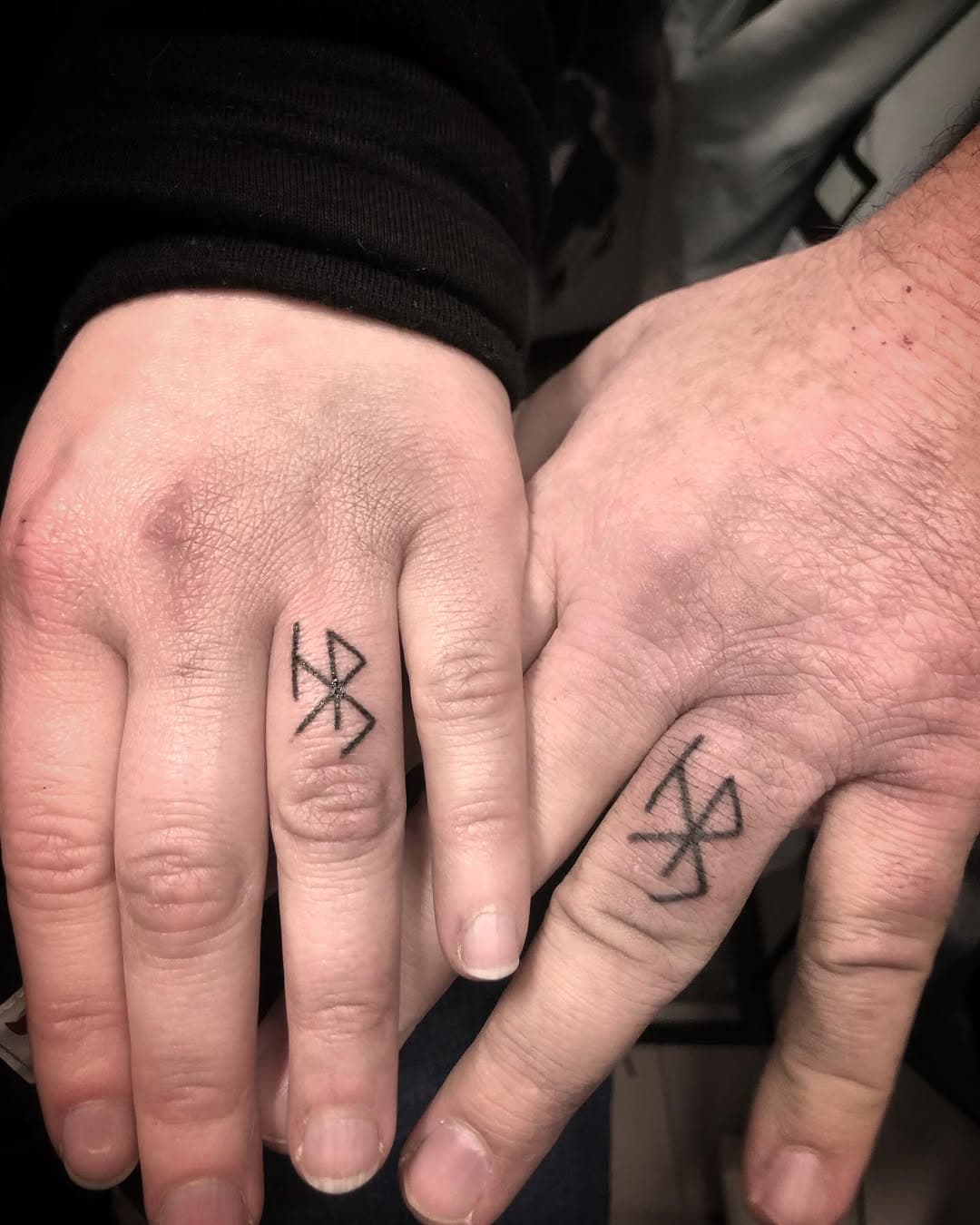 Bindrunes
For a sweet couple
All by hand/ Handpoked/ No machine

#handpoked #runetattoo #runes #handpokedtattoo