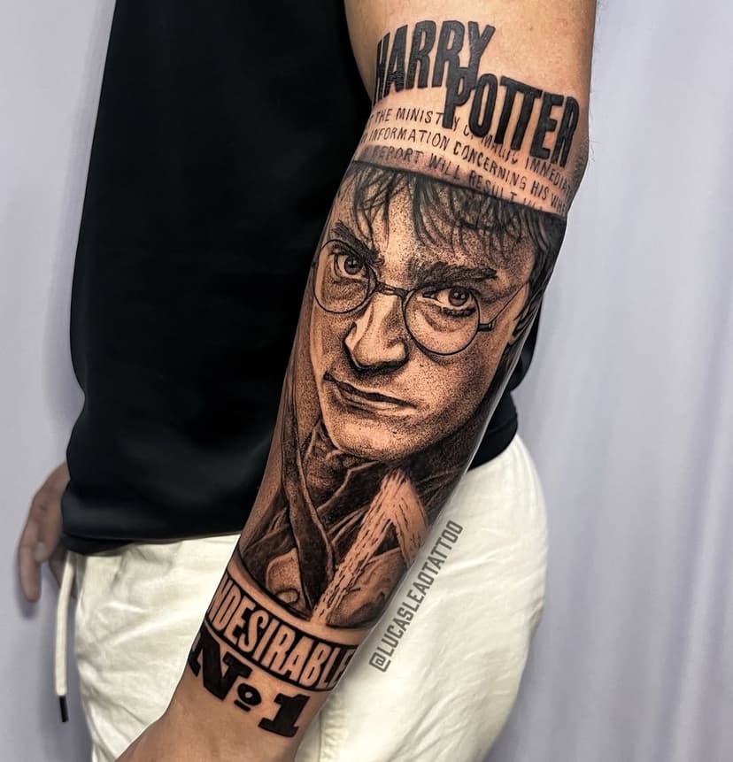 • MENINO HARRY •
Curti demais fazer esse projeto! 
Valeuuu por essa, Thiago!! 💢🤩
——————————————————————
Informações & Orçamentos: WhatsApp (Link na bio!) 💚
——————————————————————
AGENDA DEZEMBRO - A B E R T A 
——————————————————————
#tattoo2me #blackworktattoo #harrypotter #portrait #portraittattoo