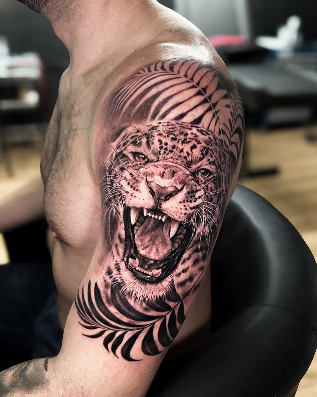 Selvageria no braço do meu amigo Thales 🐆🔥
Manda uma dm pra gente trabalhar no teu projeto também

#blackandgreytattoo #blackandgrey #tattooart #inkedup #inked #naturalart #jaguar #onça #portoalegre