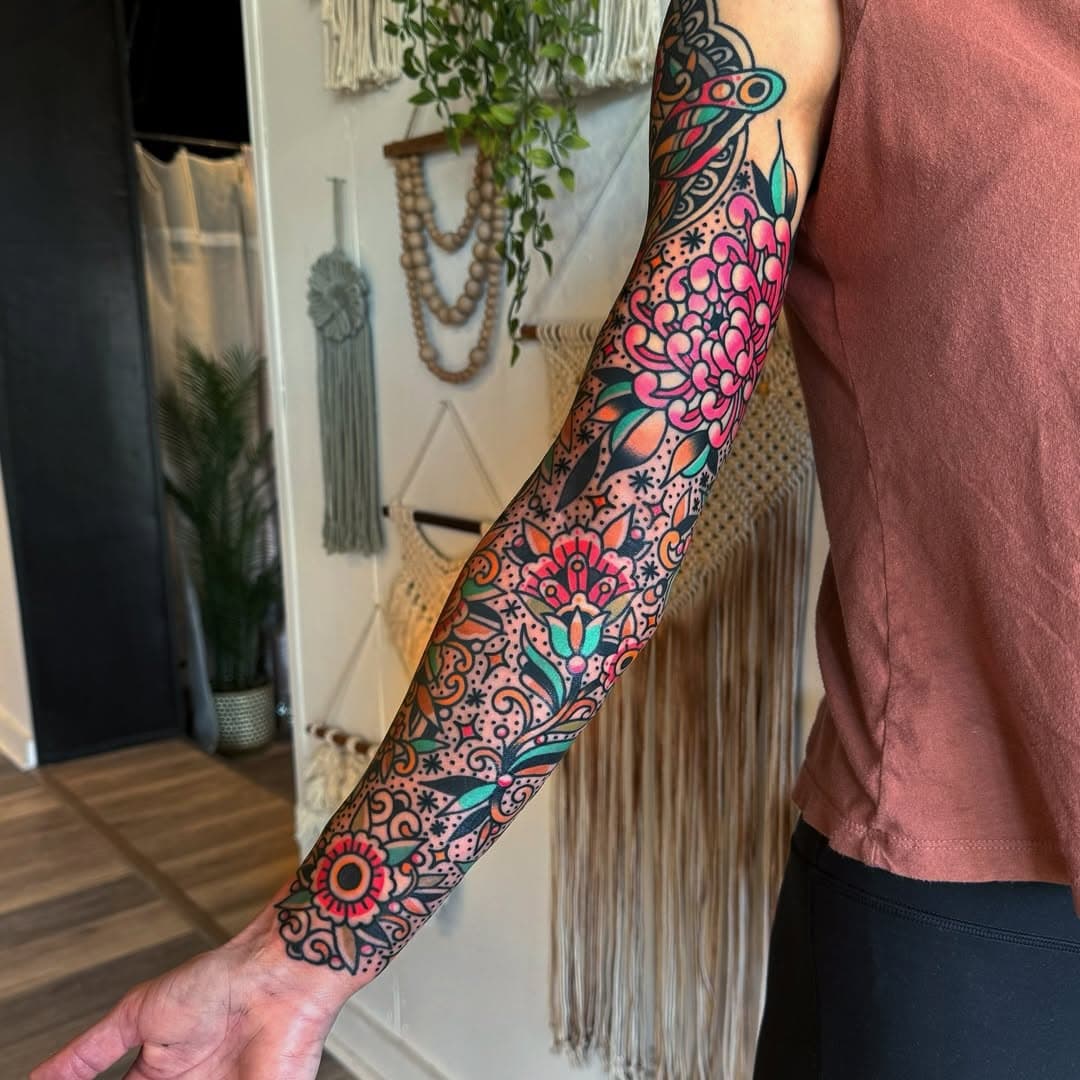 Inside shot of this arm I recently finished for Hollie! She came to me almost every week for a little over a month and we knocked the entire sleeve out. 💪🏼 Thank you for the dedication Hollie 💗